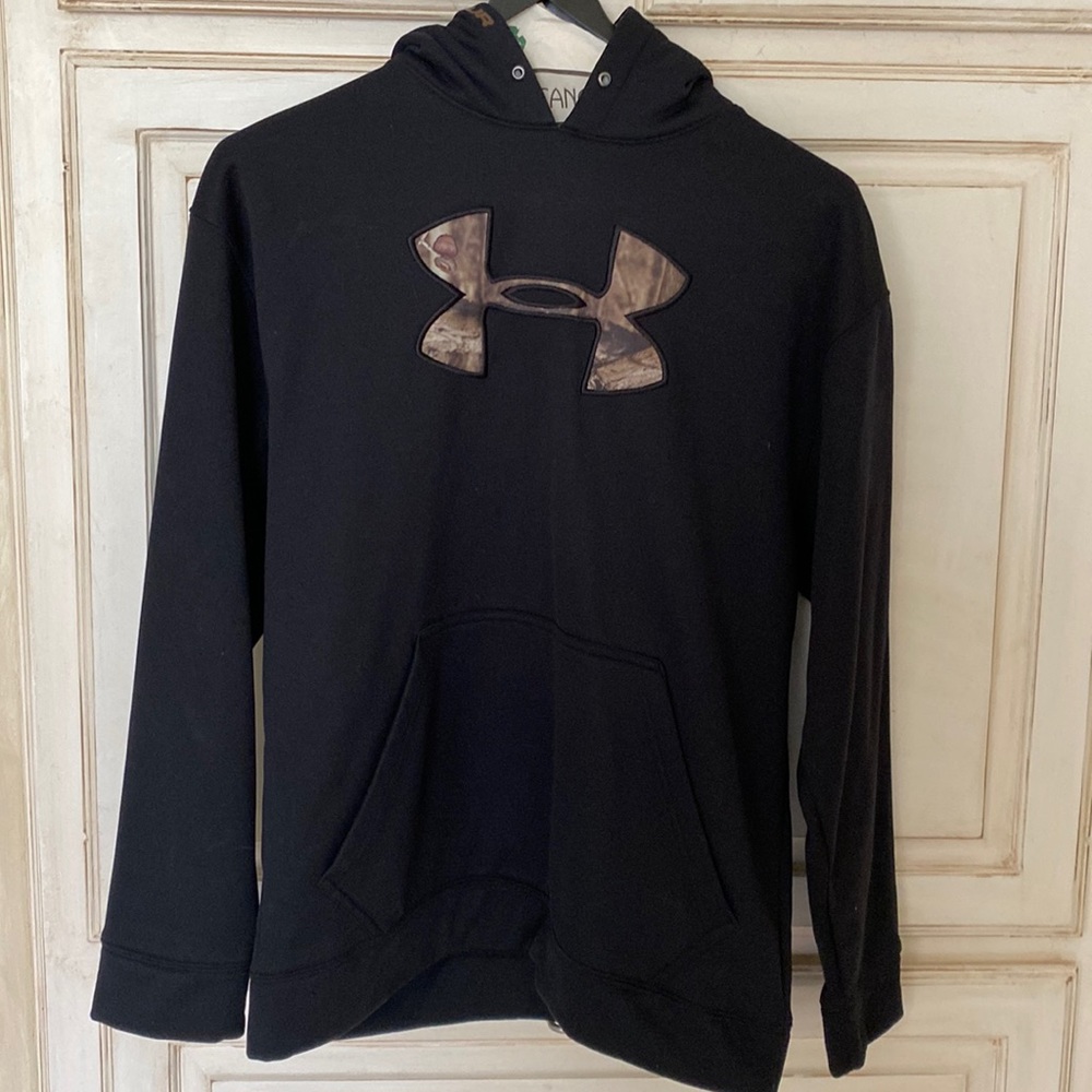 EUC Black and camo unisex under armour sweatshirt